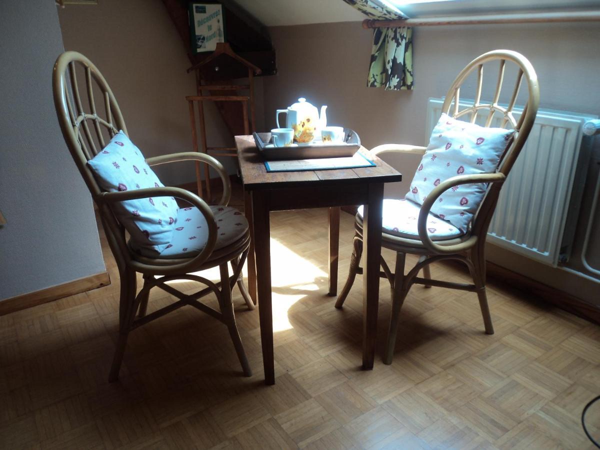 Chez Julie Bed & Breakfast Beaucamps-Ligny Екстериор снимка